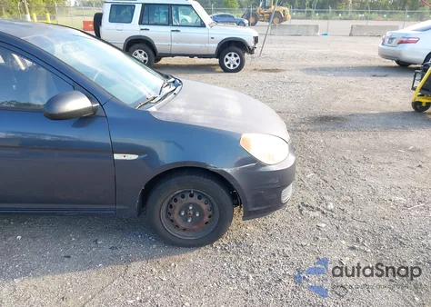 2008 Hyundai Accent Gs z USA, uszkodzony, nr VIN KMHCM36C78U080482